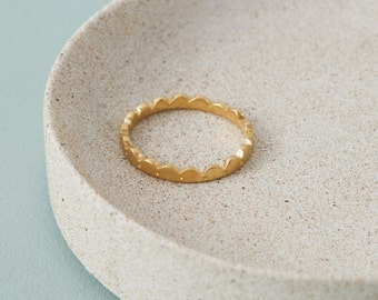 18ct Gold Scalloped Ring Fine