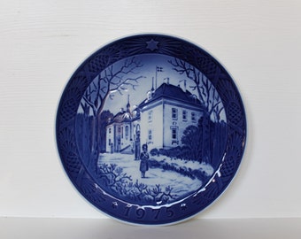 royal copenhagen christmas plate 1975 the queens christmas resident vintage collectible plate made in denmark collectible - Royal Copenhagen Christmas Plates royal copenhagen christmas plate 1975 the queens christmas resident vintage collectible plate made in denmark collectible - Royal Copenhagen Christmas Plates