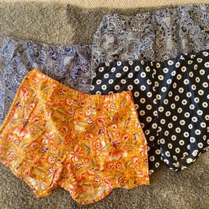 80er Vintage Herren Unterwäsche, Retro Unterhose, unbenutzte Baumwoll Satin Boxer Shorts Unterwäsche, Orange Blumen, Größe M