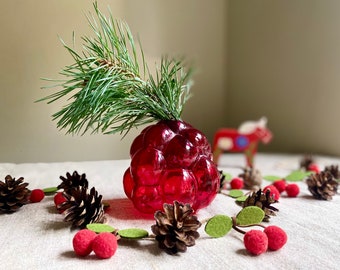 Pinecone Garland Natural Christmas Mantle Garland Felt Cherry Christmas Table Decor Rustic Christmas Scandinavian Holiday Eco Friendly