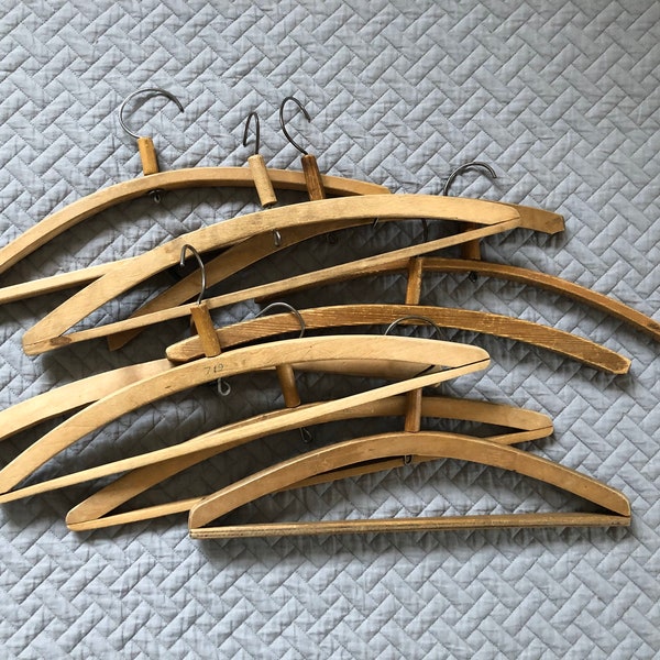 Houten kledinghangers set van 9 rustieke kledinghangers, jaren 60.