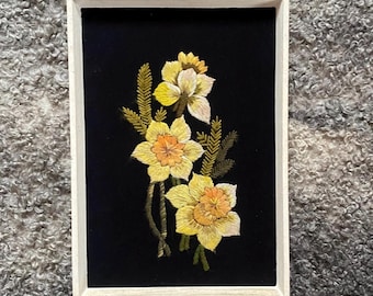 ヴィンテージ刺繍セット | 木製フレームの花モチーフ2点