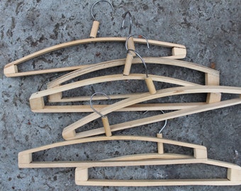 Juego de 6 perchas de madera rústicas vintage de los años 70.