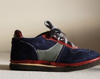 Vintage Kinder Sneaker, Vintage New Old Stock Blau und Braun Kinderschuhe.  Kinderschuhe. Innensohle 16,5 cm