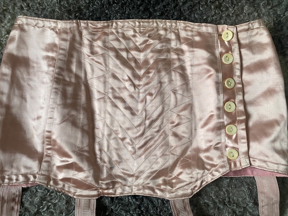 50s garter belt 1940 - 1950s Bra & Garter Belt + Free Patterns main image 0