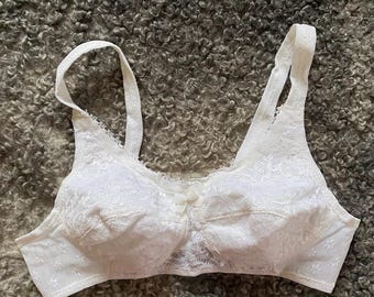 Vintage Small Bra White Capron Lace Brassiere Ladies Lingerie Retro Young Women Underwear Vintage Wedding Bra