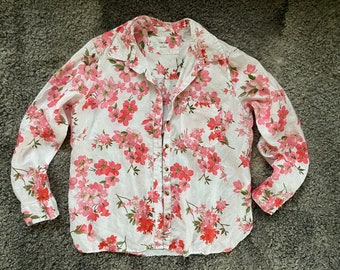 Leinenhemd, Leinenkleidung, Leinenbluse, Vintage Leinenoberteil für Frauen, Sakura Blume, Kirschblütenbaum, rosa Blumen Top, Button Up Top