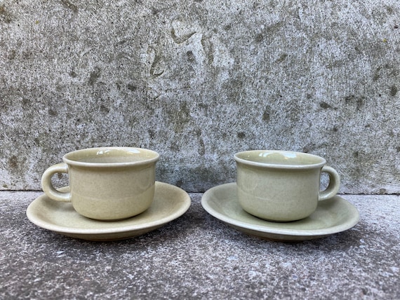 Set Skandinavische Espresso Tassen mit Untertassen Set von 2 Schwedische Vintage Grün Steinzeug Skandinavisches Design