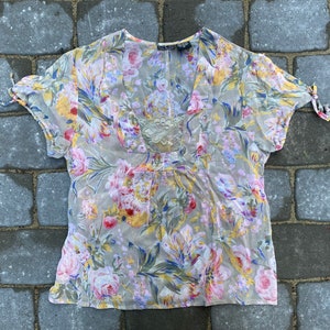 Y2K Top Clothing Vintage Blouse 00s Short Sleeve Floral Top Pastel Colours Lace Size M