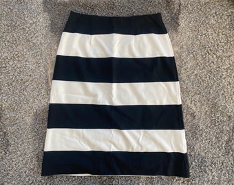 Falda MARIMEKKO, Falda Visteri, Estampado de rayas blancas y negras, Falda de viscosa, Diseño escandinavo finlandés,
