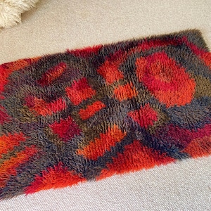 Scandinavian Rya Rug Swedish Vintage Wool Abstract Design Green Red Handmade Wool Carpet Scandinavian Design