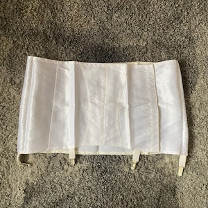Vintage Plus Size Girdle White Satin Suspender Belt Garter Belt Vintage Wedding Women Lingerie Underwear Estonian Factory VÕIT