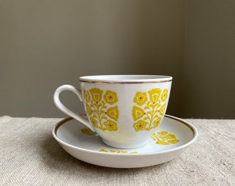 Ukraine Kaffee Tee Tasse und Untertasse Vintage Ternopil Porzellanfabrik Geschirr Gelbe Blumen Dekoration Made in der Ukraine. Sammlerstück