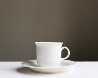 Taza y platillo de café Arabia Finland ARCTICA, diseñados por Inkeri Leivo, Scandinavian Design.