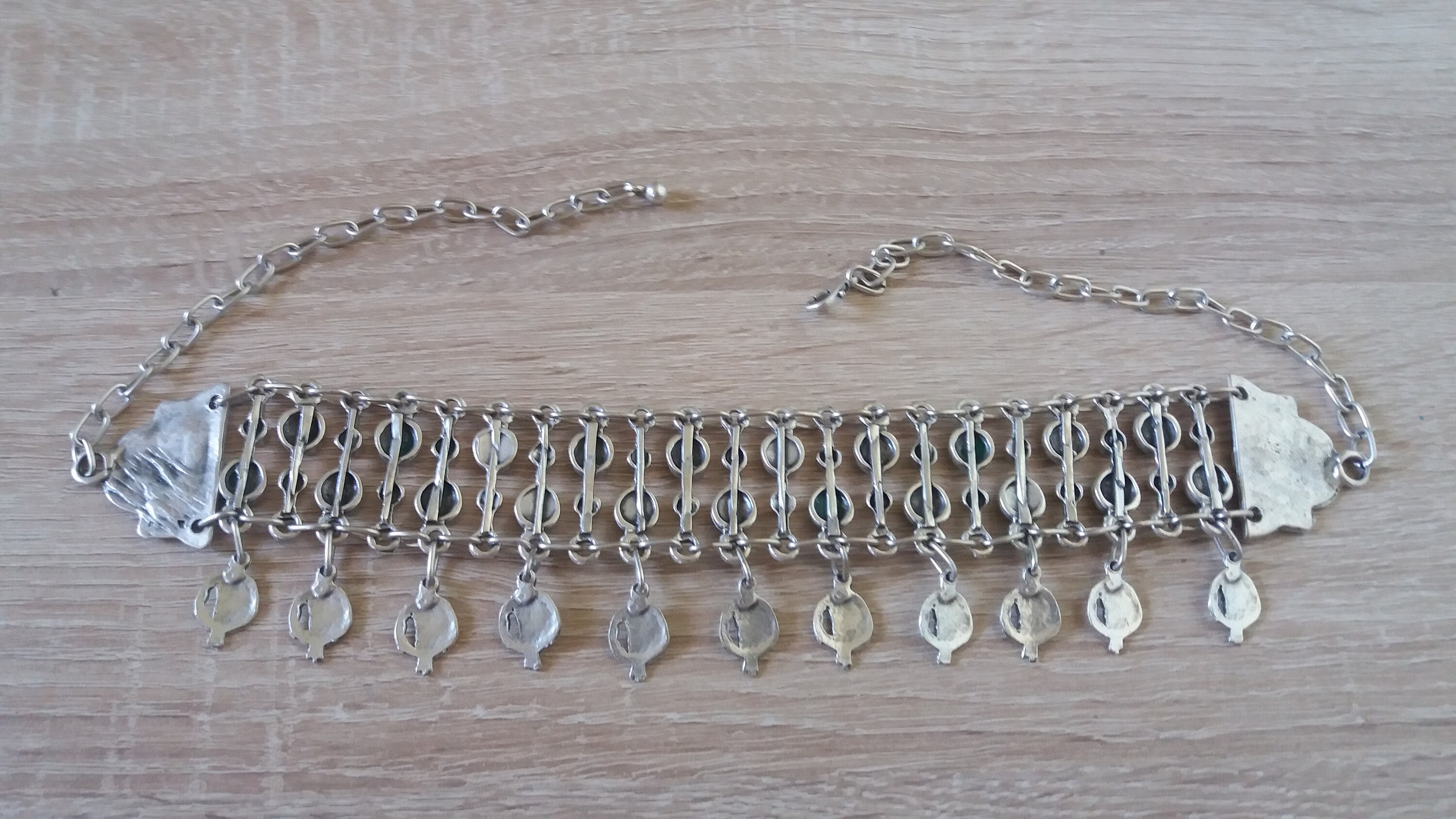 Collier Statement Ethnique - Pendentif Grenade Et Pièces - Style Crew Neck - Argenté