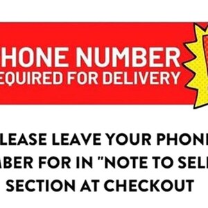 K&ouml;nnte beinhalten: Ein rotes Banner mit wei&szlig;em Text, der "PHONE NUMBER REQUIRED FOR DELIVERY" lautet, mit einem Ausrufezeichen in einem gelben Stern. Unter dem Banner steht schwarzer Text, der "PLEASE LEAVE YOUR PHONE NUMBER FOR IN "NOTE TO SELLER" SECTION AT CHECKOUT" lautet.