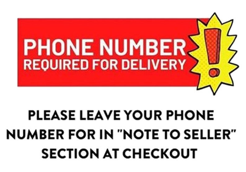 K&ouml;nnte beinhalten: Ein rotes Banner mit wei&szlig;em Text, der "PHONE NUMBER REQUIRED FOR DELIVERY" lautet, mit einem Ausrufezeichen in einem gelben Stern. Unter dem Banner steht schwarzer Text, der "PLEASE LEAVE YOUR PHONE NUMBER FOR IN "NOTE TO SELLER" SECTION AT CHECKOUT" lautet.