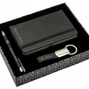 Personalisiertes Notizbuch, Stift und Schlüsselbund Set - Schwarz / Personalisierte Name eingraviert