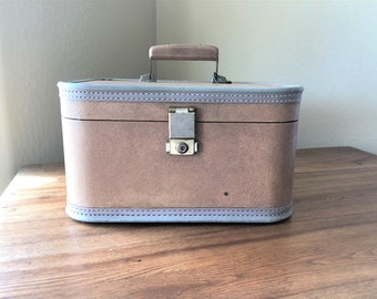 old fashioned makeup case