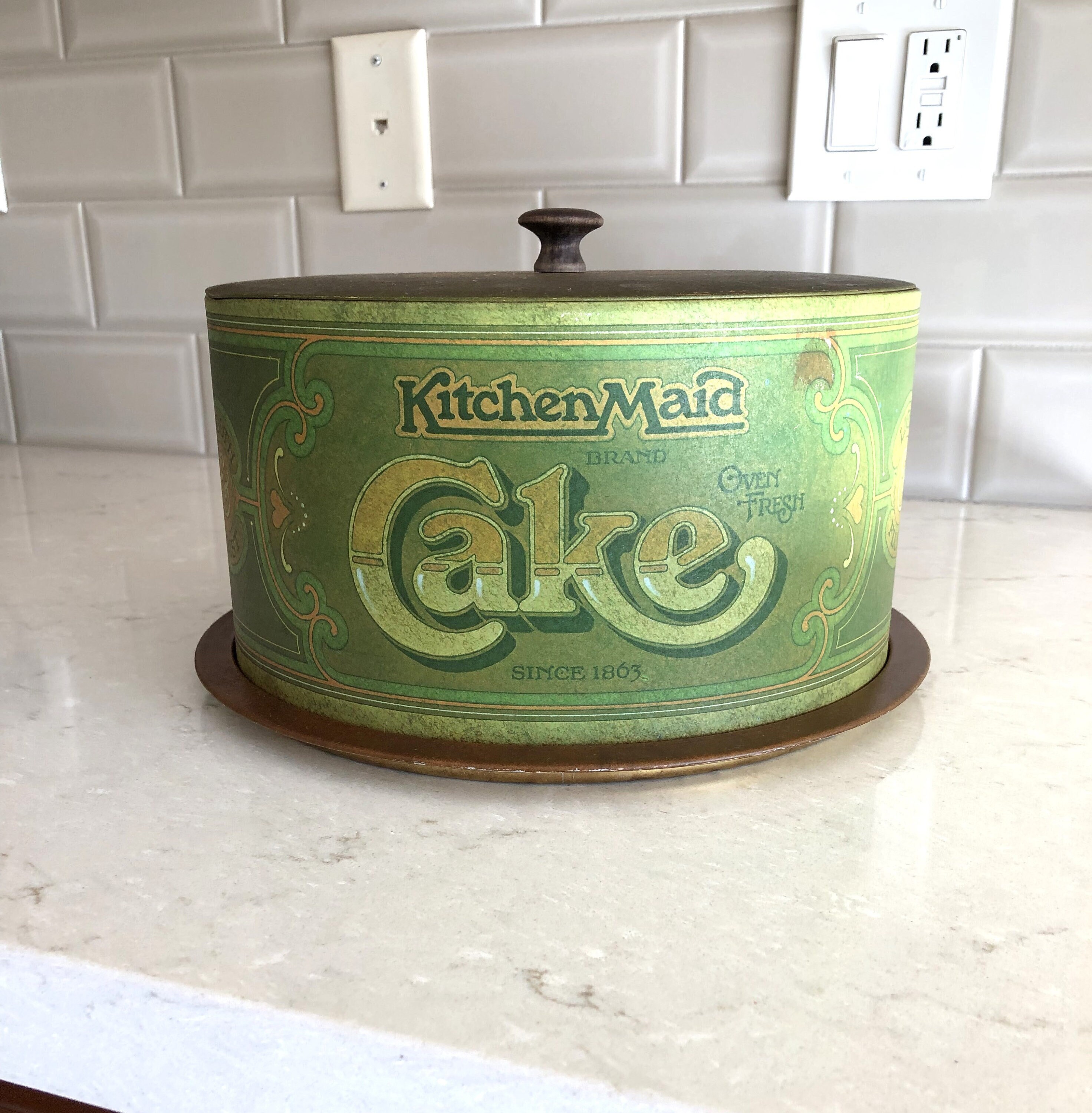 Antique cake outlet tin