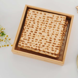 Passover Matza Box | Modern Bamboo Matza Box | Seder Gift | Passover Gift | Hebrew Inscription Matzah Box | Pesach Decor | Israeli Gift