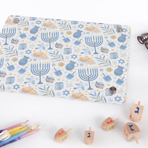 Hanukkah-Themed Acrylic Sign with Festive Blue and Gold Pattern – Menorah, Dreidels & Holiday Symbols Decor