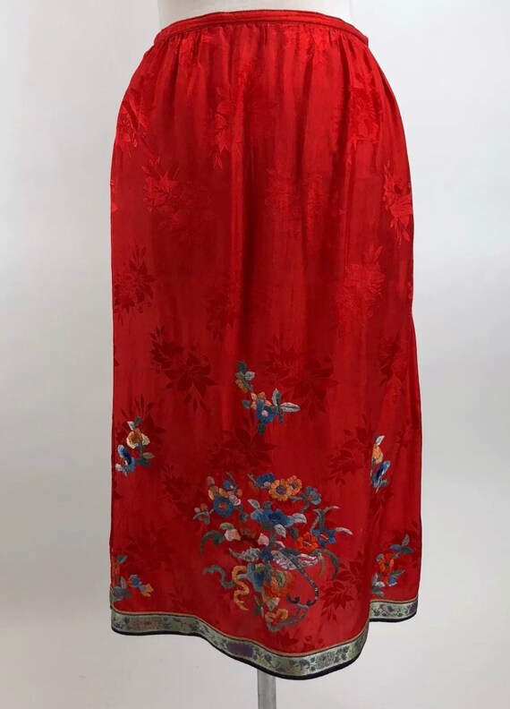 Gorgeous 1920s Antique Red Chinese embroidered si