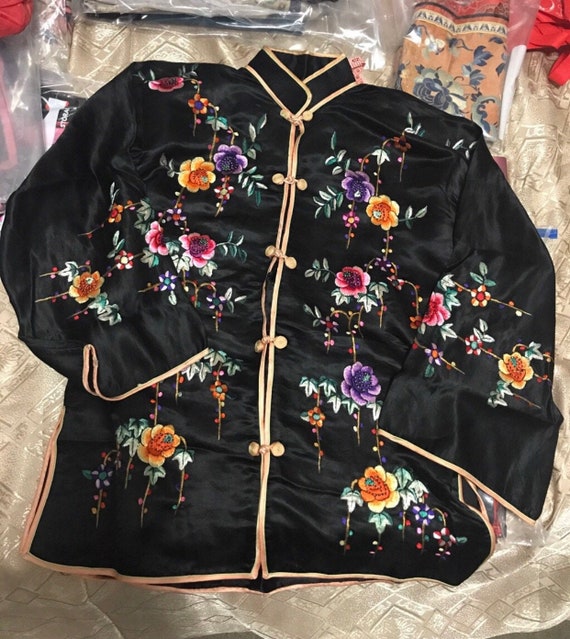 Antique black Chinese silk jacket silk robe hand e