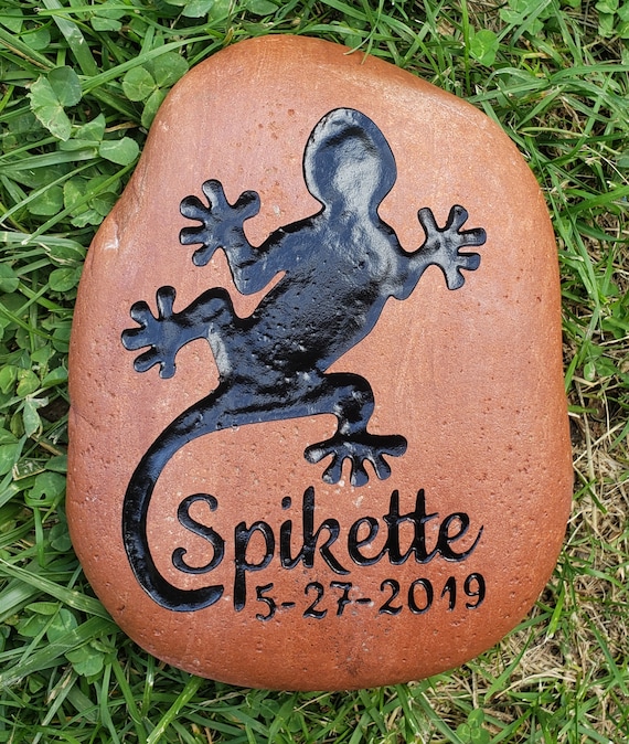 Pet Memorial Stone, between 7”/8” or 5”/6” Personalized Engraved, River Stone, Indoor Outdoor, Burial Grave Marker, Lizard, Gecko, Reptile,