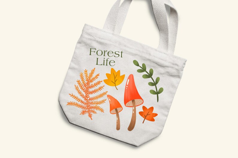 Puede incluir: Bolsa de tela blanca con el texto "Forest Life" impreso en la parte delantera. La bolsa presenta un dise&ntilde;o de setas naranja y rojas, hojas verdes y hojas de helecho naranja.