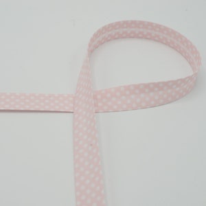 Puede incluir: Cinta de bies de lunares rosa y blanca. La cinta es de doble cara y se puede utilizar para proyectos de costura.