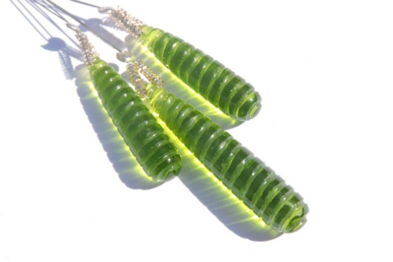 25/% OFF 3 Pcs Trios Very Beautiful Peridot Green Quartz Hand Carved Drops Beads Size 40X7-30X7 Mm