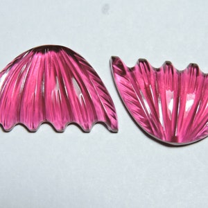 1 Matched Pair Ruby Pink Quartz Carved Fancy Shell/ Carving / Quartz Fancy Shell / Gift / Size 30X20 MM