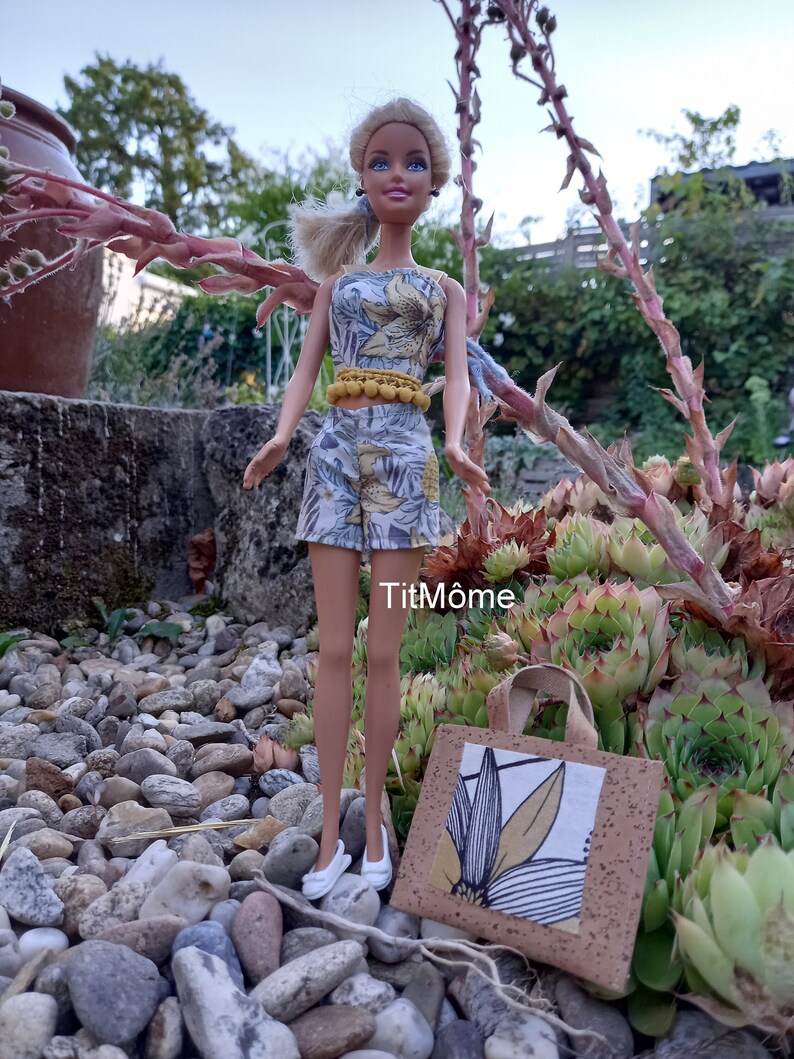 Short, haut et sac à main pour poupée Barbie/sac de plage Barbie/short Barbie/haut Barbie/vêtements Barbie/mode été Barbie/modèle unique image 1