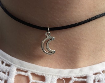 Collier ras de cou lune sur cordon noir Collier lune en argent/or des années 90