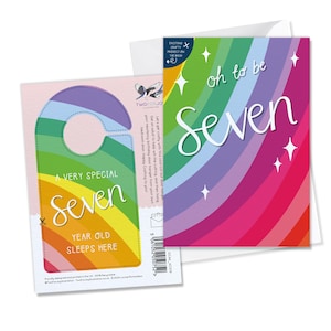 Carte d'anniversaire de sept ans aux couleurs vives de l'arc-en-ciel avec une activité créative découpée