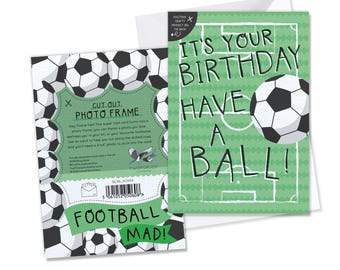 Carte d'anniversaire enfant ballon de football avec découpe artistique