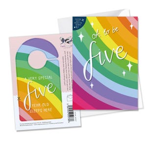 Carte d'anniversaire de bébé aux couleurs de l'arc-en-ciel de cinq ans avec une activité créative découpée