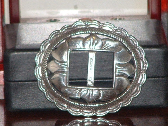 Vintage Silver Tone Small Loop Flower Design  Belt Buckle