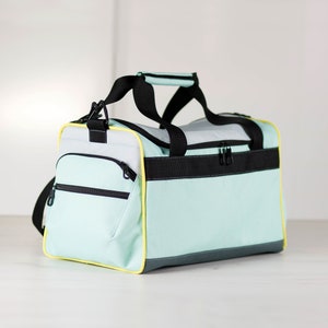 Timi travel bag sewing pattern and tutorial, large gym bag pdf pattern - t021 - English