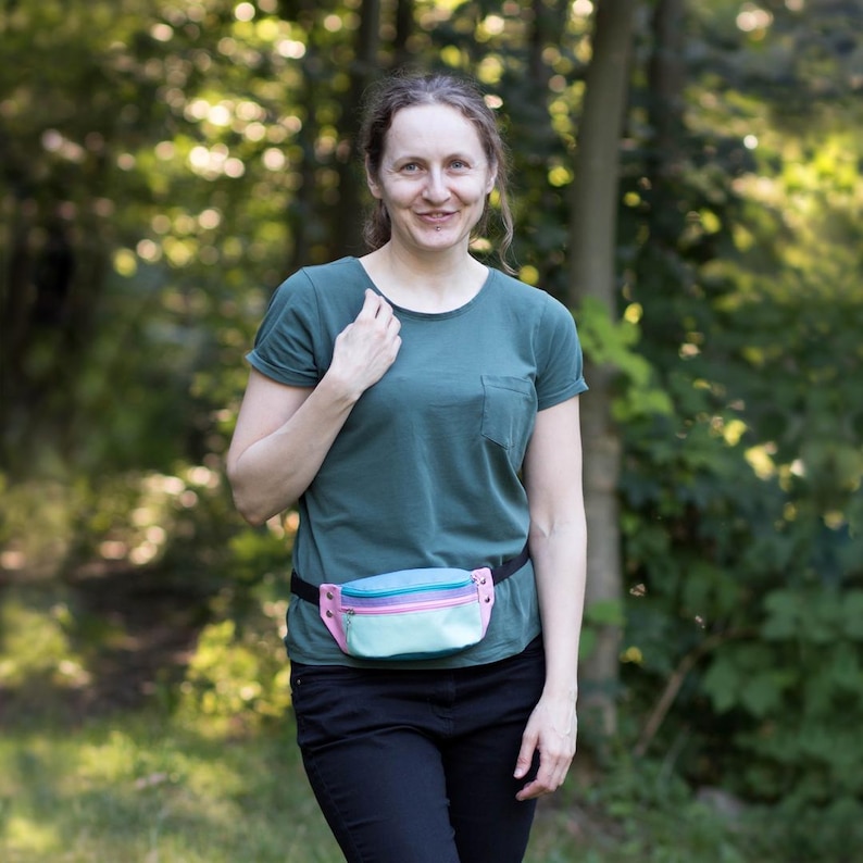 Lando fanny-pack pattern suitable for women, men, and children.