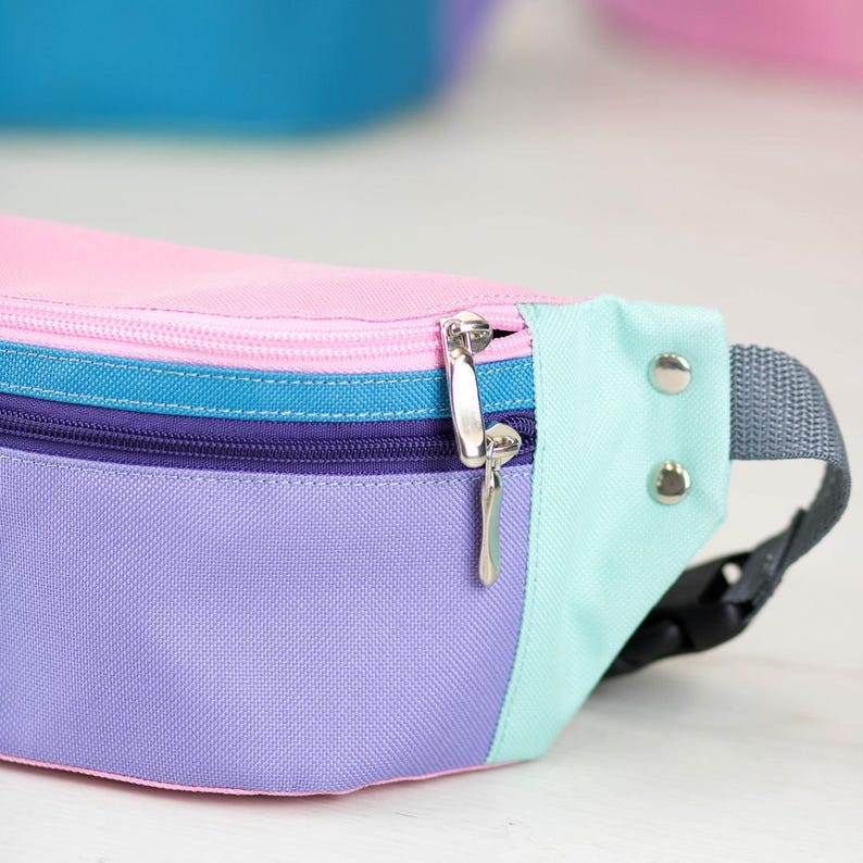 Side panels provide a clean finish to the zipper ends.