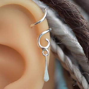 Pendiente de aro con hélice y péndulo: diseño de paleta forjado a mano