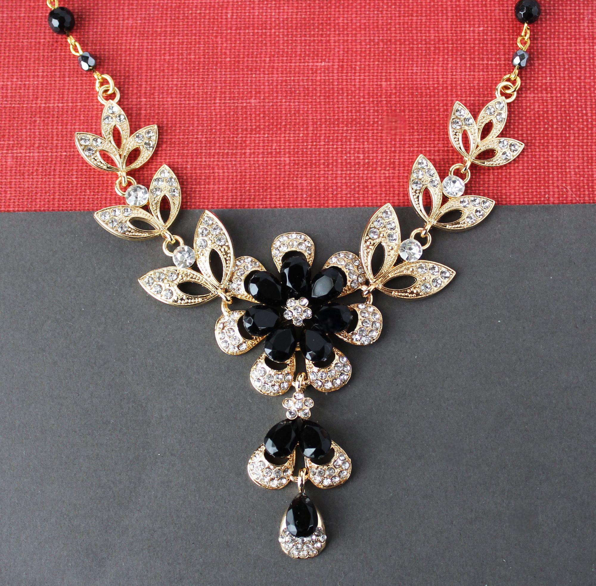 Chic Black and Gold Women\'s Accessories Set B903-001.jpg?v=2 main image 3