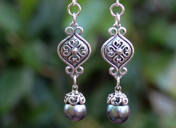 Boucles D'oreilles Vintage Métal Argenté Avec Perles - Pendantes - Dormeuses - Occasion