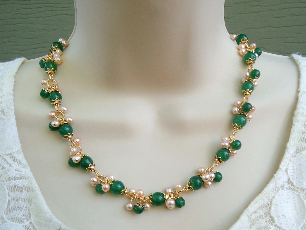 Collana con perline di giada verde scuro, chiusura in acciaio inossidabile - Italia