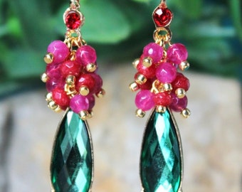 Pendientes de racimo de cristal verde esmeralda: diamantes de imitación rosa intenso, joyería nupcial dorada, hechos a mano.