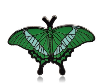 Pin de esmalte duro de mariposa cola de golondrina esmeralda