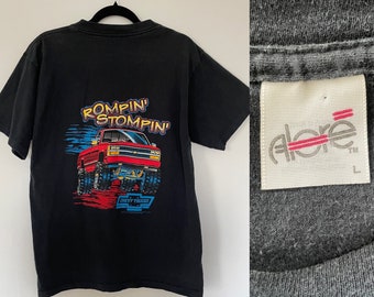 Vintage 1990s Single Stitch Black Yellow Red Blue Chevy Trucks Rompin’ Stompin’ Short Sleeve Plain Front T-Shirt Alore Tag Large 100% Cotton