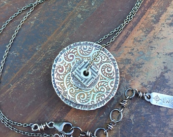Small stacked patterns center-pierced necklace